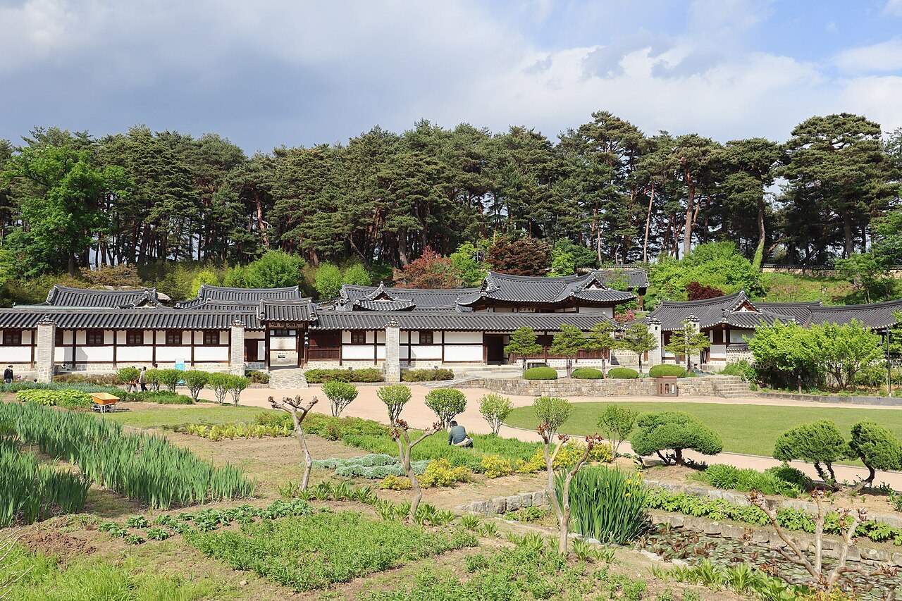 The tiled-roof hanok estate of Seongyojang backed by pine forest, Gangneung