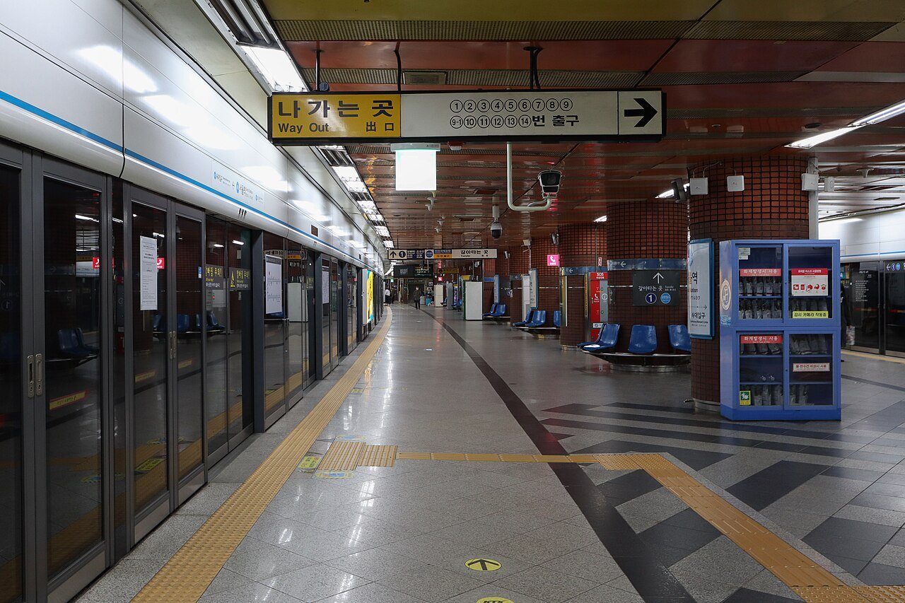 首尔地铁4号线的首尔站站台