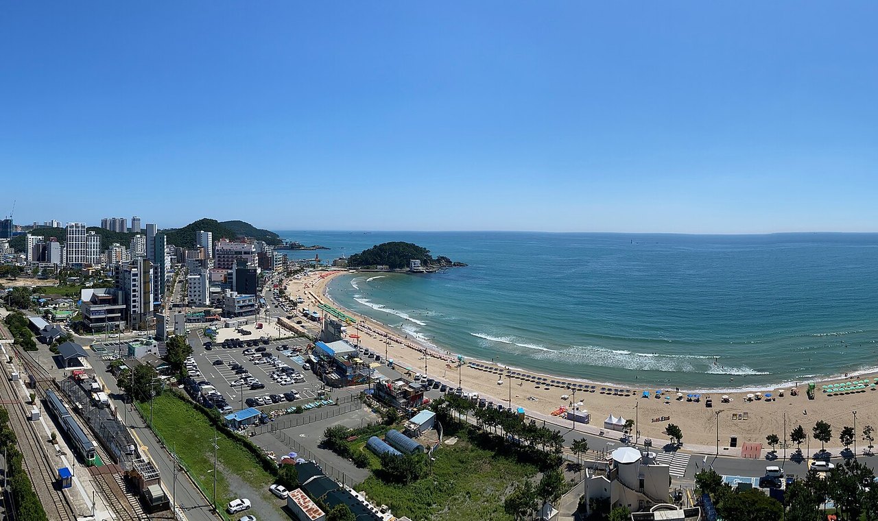 釜山 Blue Line Park 线路东端松亭海滩的全景
